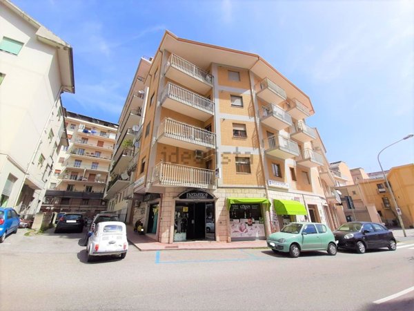 locale commerciale in affitto a Lamezia Terme