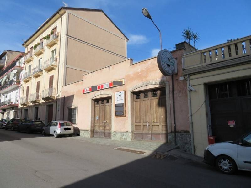 negozio in affitto a Lamezia Terme in zona Nicastro