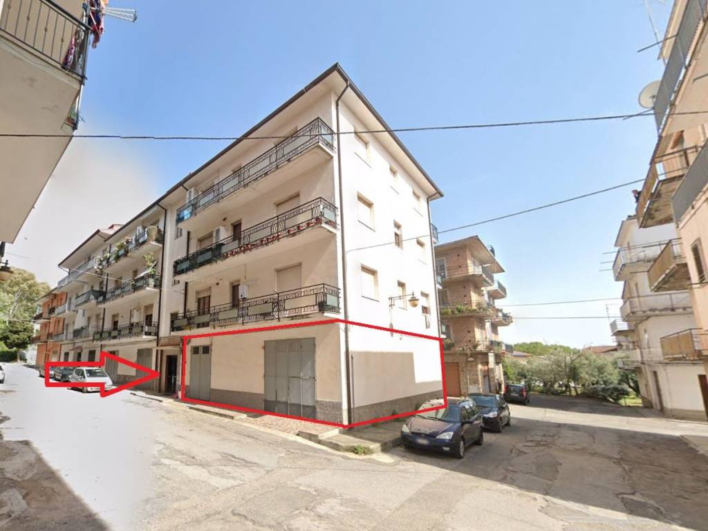 locale commerciale in affitto a Lamezia Terme in zona Sambiase