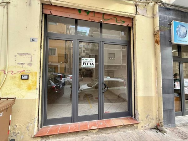 negozio in affitto a Lamezia Terme in zona Sambiase