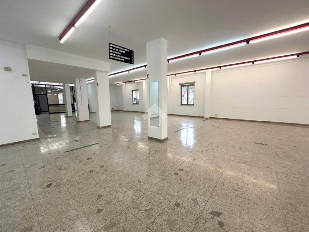 negozio in affitto a Lamezia Terme