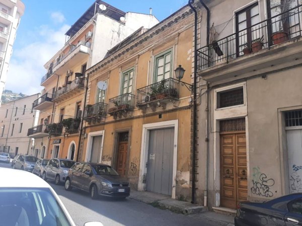 negozio in affitto a Lamezia Terme in zona Nicastro