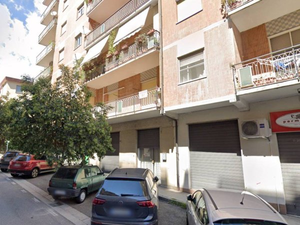 negozio in affitto a Lamezia Terme in zona Sambiase