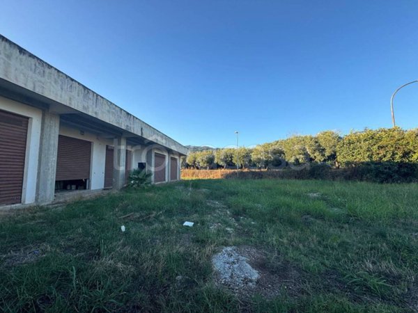locale commerciale in affitto a Lamezia Terme