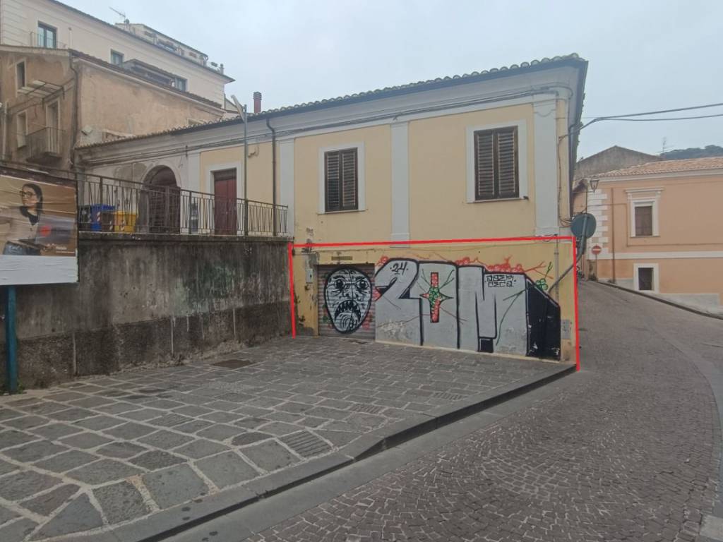 negozio in affitto a Lamezia Terme in zona Nicastro