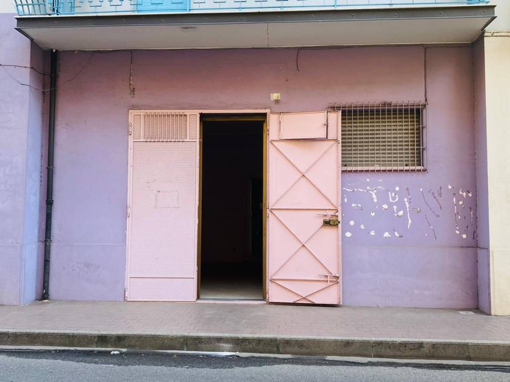 negozio in affitto a Lamezia Terme in zona Nicastro