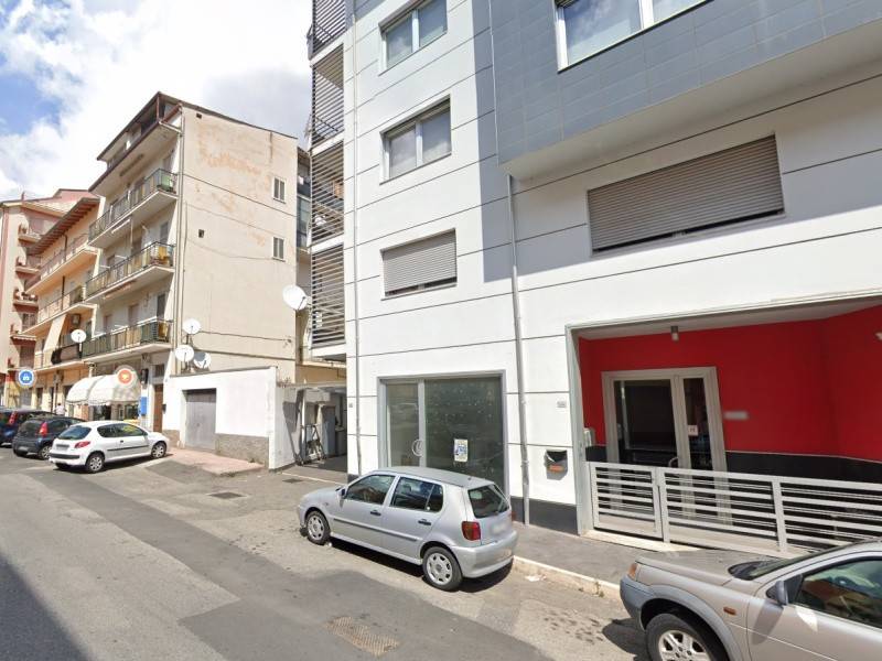 negozio in affitto a Lamezia Terme in zona Sambiase