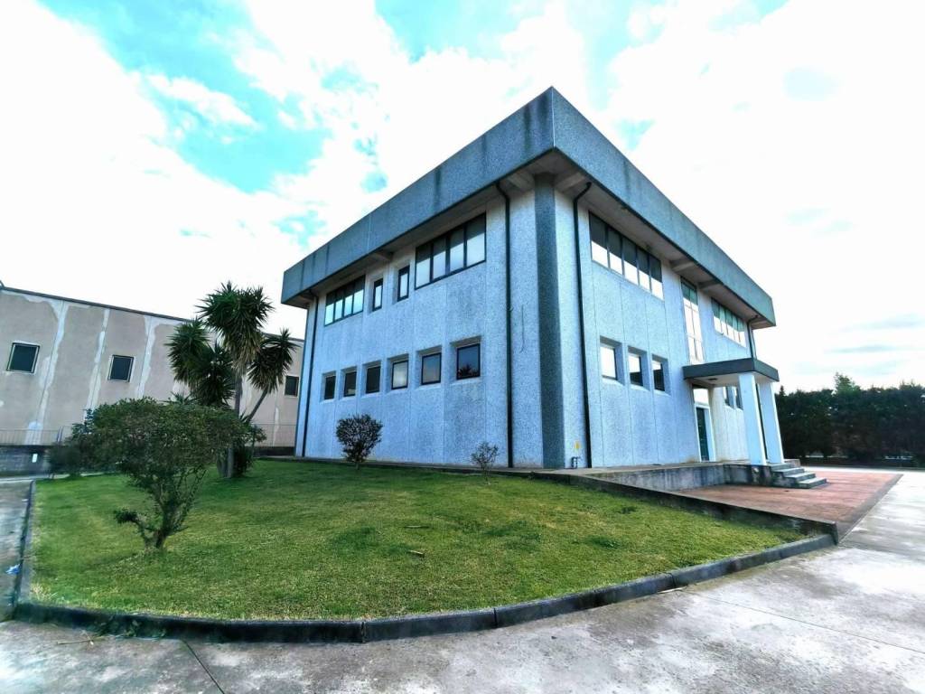 locale commerciale in affitto a Lamezia Terme