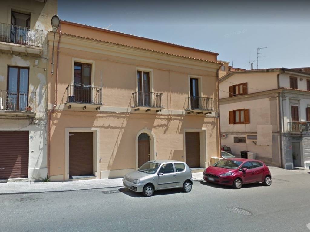 negozio in affitto a Lamezia Terme in zona Sambiase