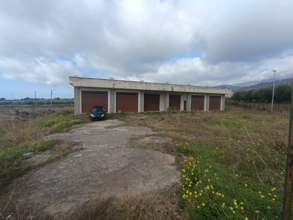 locale di sgombero in affitto a Lamezia Terme