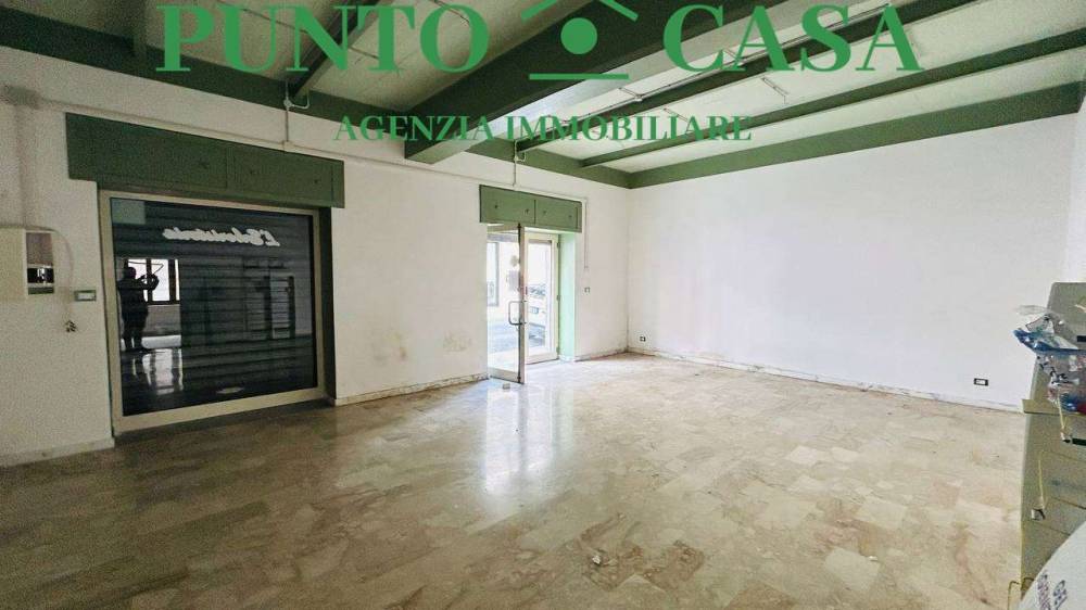locale commerciale in affitto a Lamezia Terme in zona Sambiase