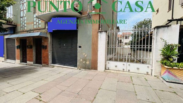 negozio in affitto a Lamezia Terme in zona Sambiase