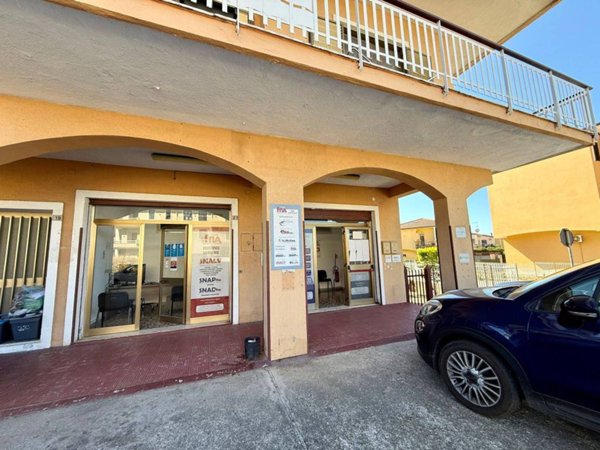 negozio in affitto a Lamezia Terme in zona Sant'Eufemia Lamezia