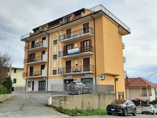 ufficio in affitto a Lamezia Terme in zona Sambiase