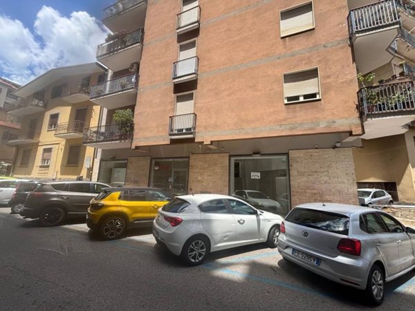negozio in affitto a Lamezia Terme in zona Sambiase