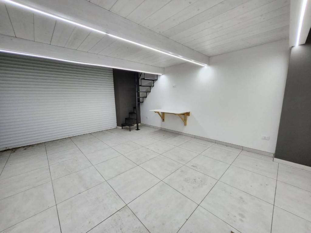 locale commerciale in affitto a Lamezia Terme in zona Sambiase