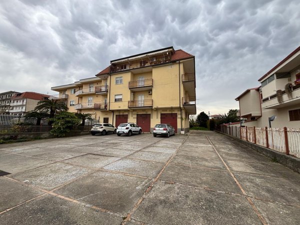 locale commerciale in affitto a Lamezia Terme