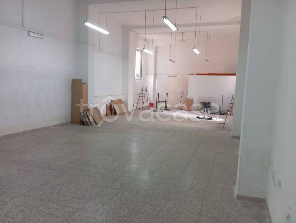 negozio in affitto a Lamezia Terme in zona Nicastro