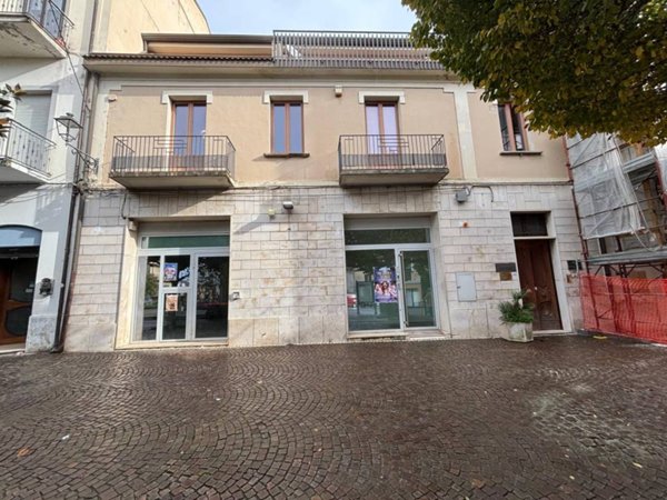 negozio in affitto a Lamezia Terme in zona Sambiase