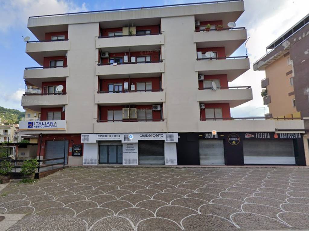 negozio in affitto a Lamezia Terme in zona Sambiase