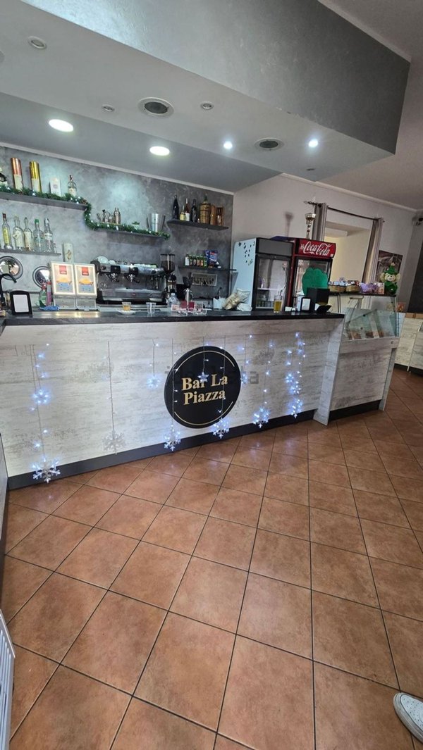 negozio in affitto a Lamezia Terme in zona Fronti