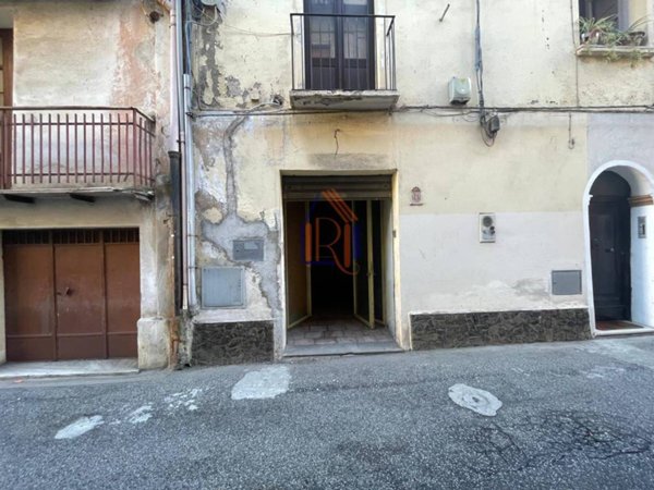 negozio in affitto a Lamezia Terme in zona Nicastro