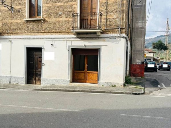 locale commerciale in affitto a Lamezia Terme in zona Sambiase