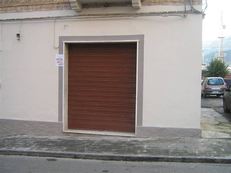 negozio in affitto a Lamezia Terme in zona Sambiase