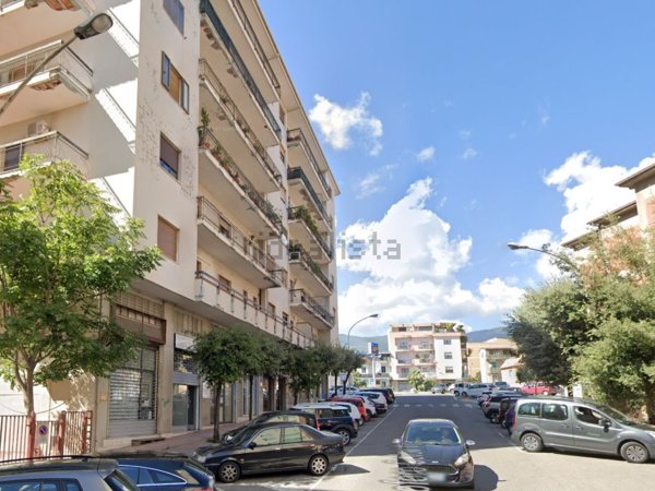 locale commerciale in affitto a Lamezia Terme