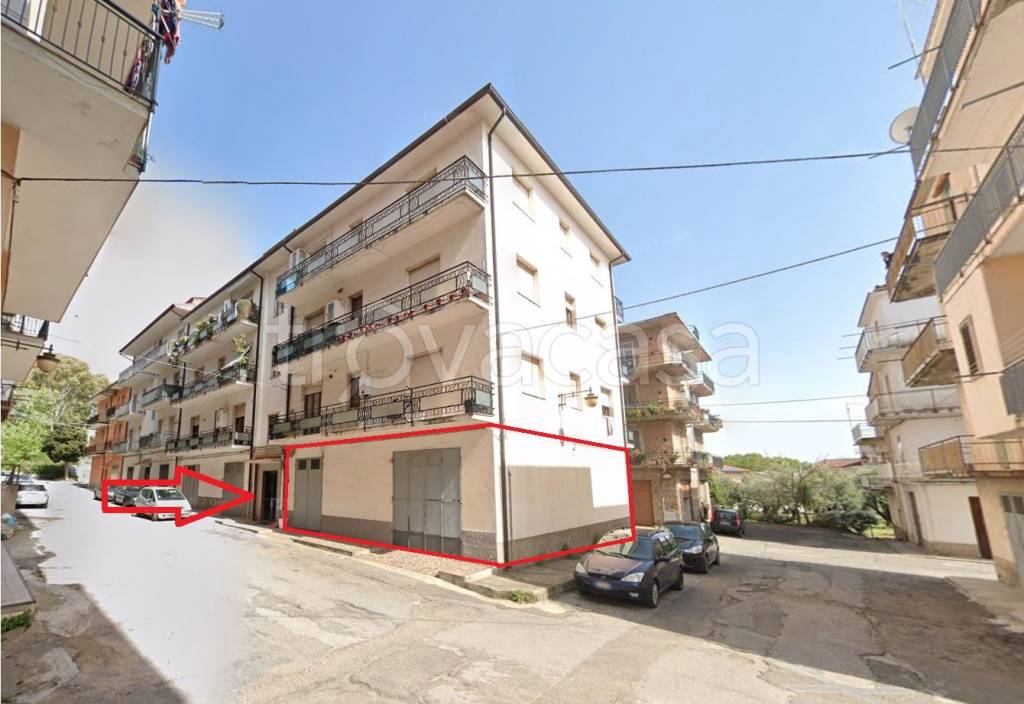 locale commerciale in affitto a Lamezia Terme in zona Sambiase