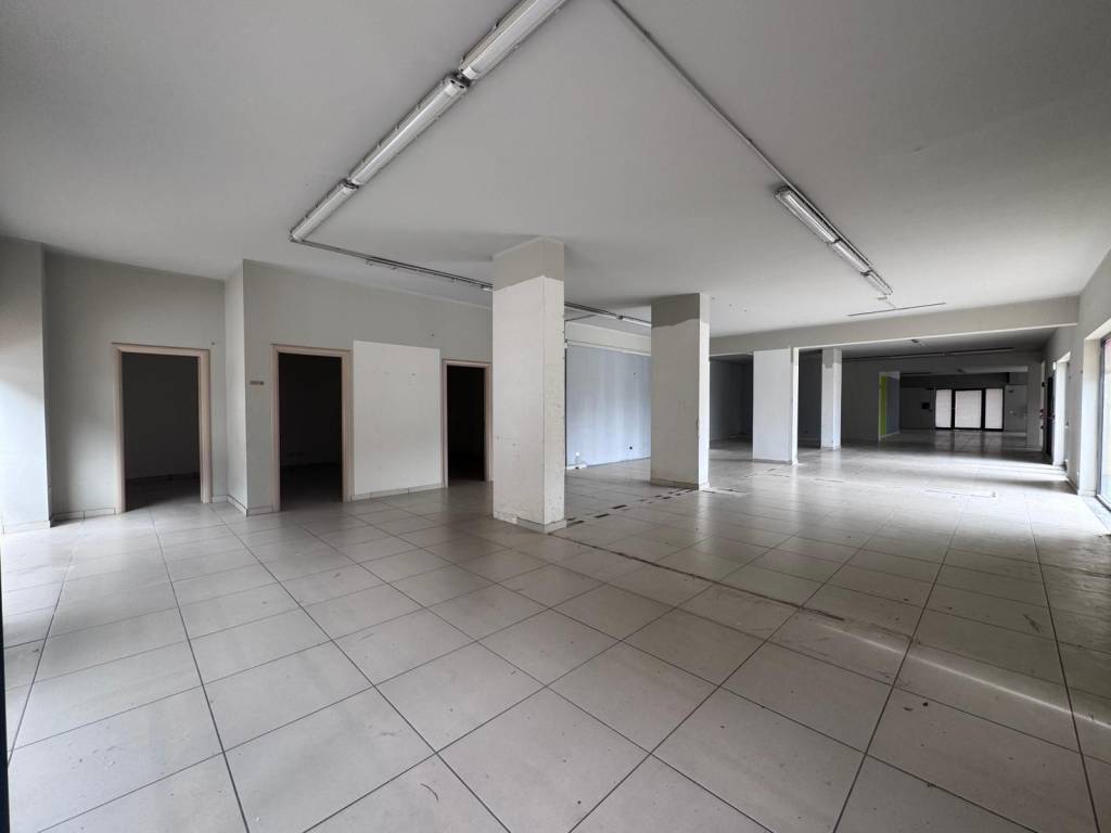 negozio in affitto a Lamezia Terme in zona Nicastro