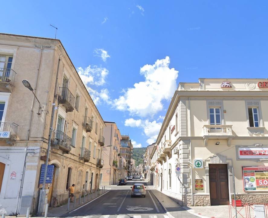 negozio in affitto a Lamezia Terme in zona Nicastro