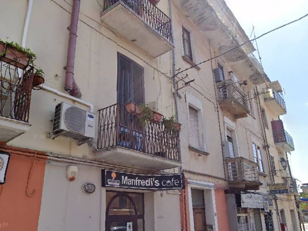 negozio in affitto a Lamezia Terme in zona Sambiase