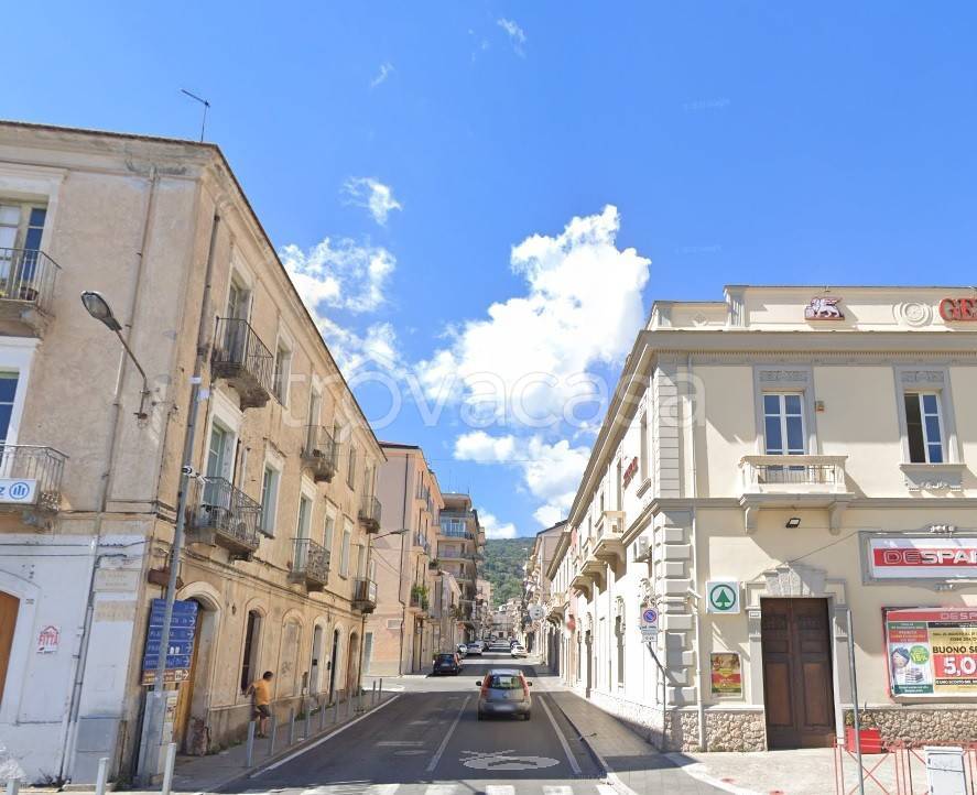 negozio in affitto a Lamezia Terme in zona Nicastro