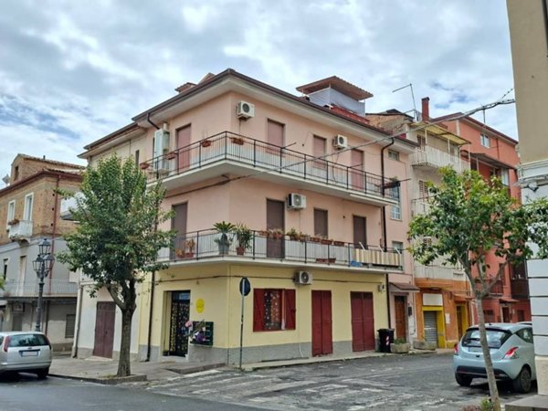 appartamento in affitto a Lamezia Terme in zona Sambiase