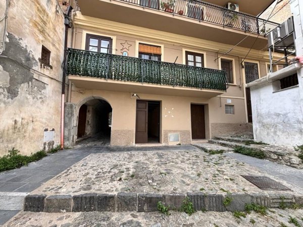 negozio in affitto a Lamezia Terme in zona Nicastro