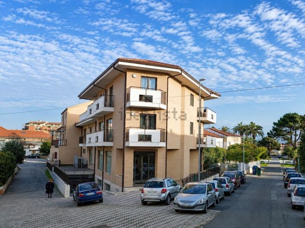 locale di sgombero in affitto a Lamezia Terme