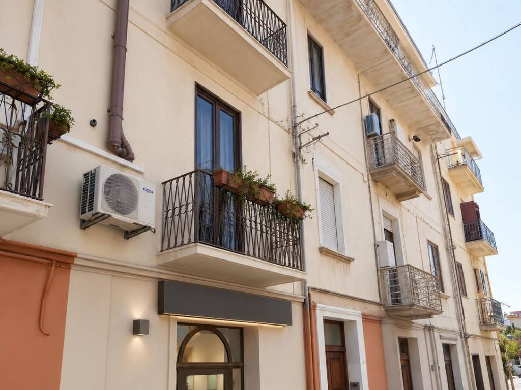 negozio in affitto a Lamezia Terme in zona Nicastro