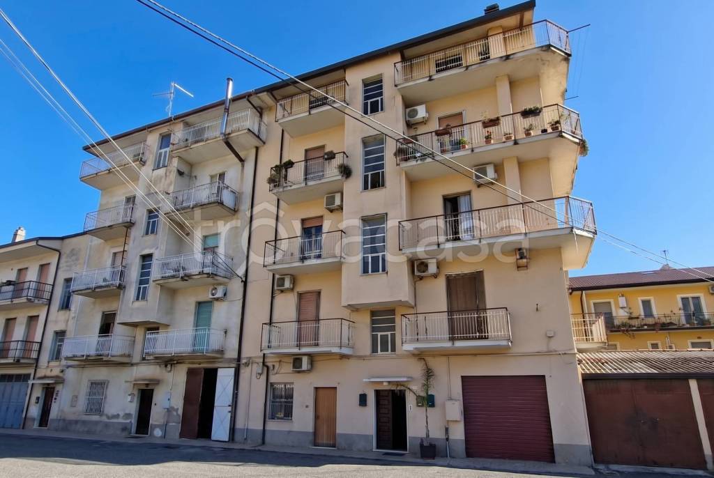appartamento in affitto a Lamezia Terme in zona Sambiase