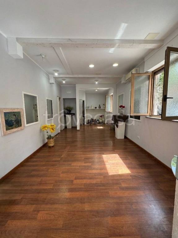 negozio in affitto a Lamezia Terme in zona Nicastro