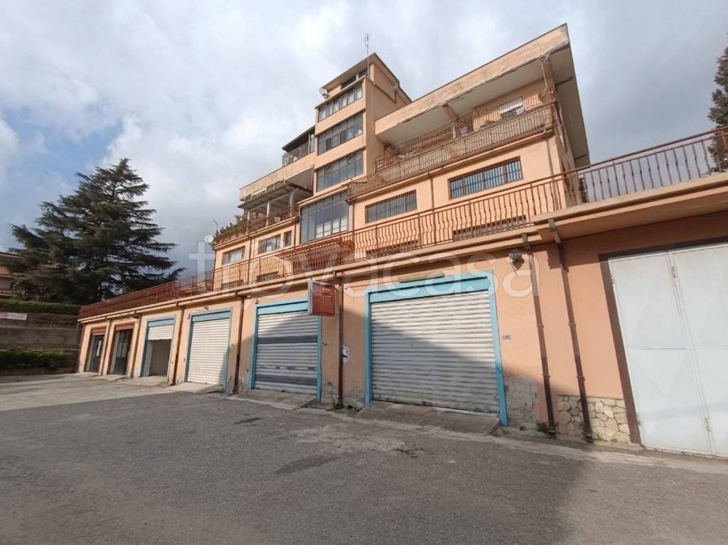 negozio in affitto a Lamezia Terme