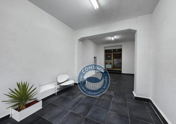 locale commerciale in affitto a Lamezia Terme in zona Sambiase