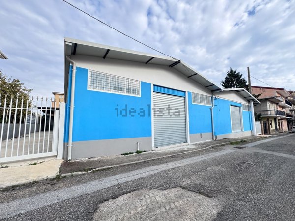 locale commerciale in affitto a Lamezia Terme in zona Sambiase