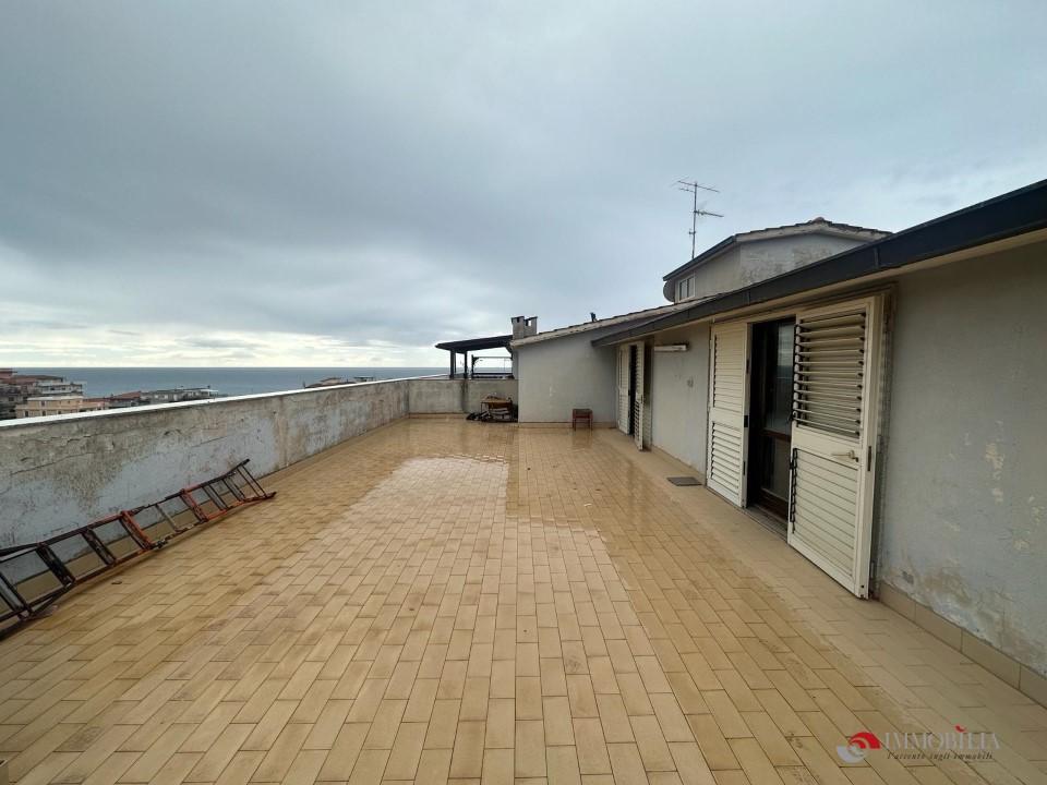 locale commerciale in affitto a Bova Marina