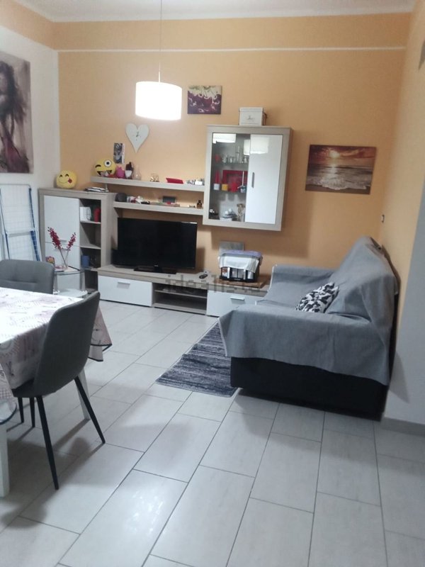 appartamento in affitto a Locri