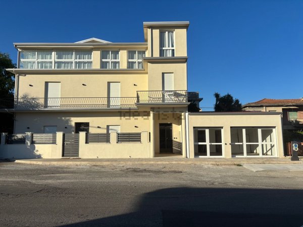 appartamento in affitto a Locri