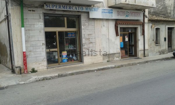 locale commerciale in affitto a Locri