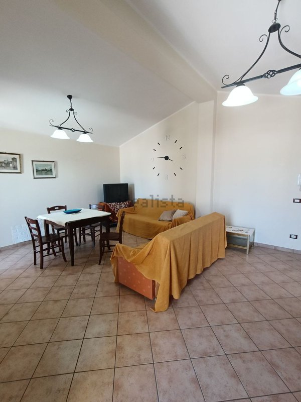 appartamento in affitto a Locri