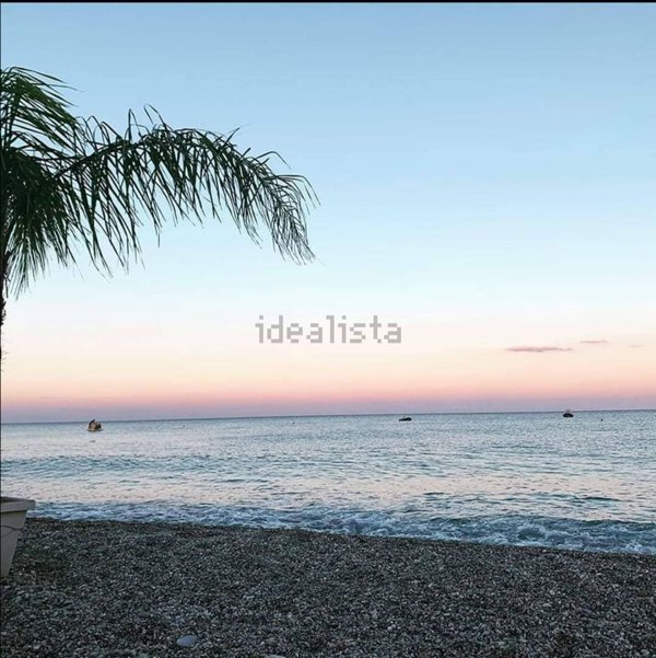 appartamento in affitto a Locri