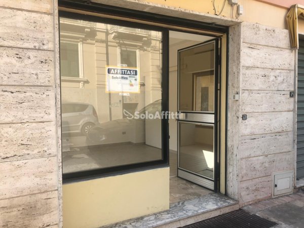 locale commerciale in affitto a Reggio di Calabria in zona Centro Storico